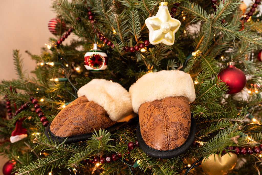 Northern Ember Black Leather Mottled Fur Moccasin main image 1